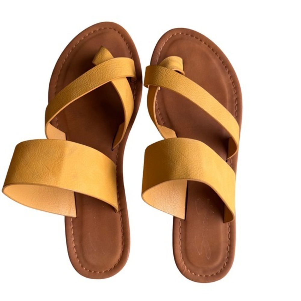 Soda Sandals Yellow Toe Loop Vegan Leather Boho Mustard Summer Flat Slide Sz 10